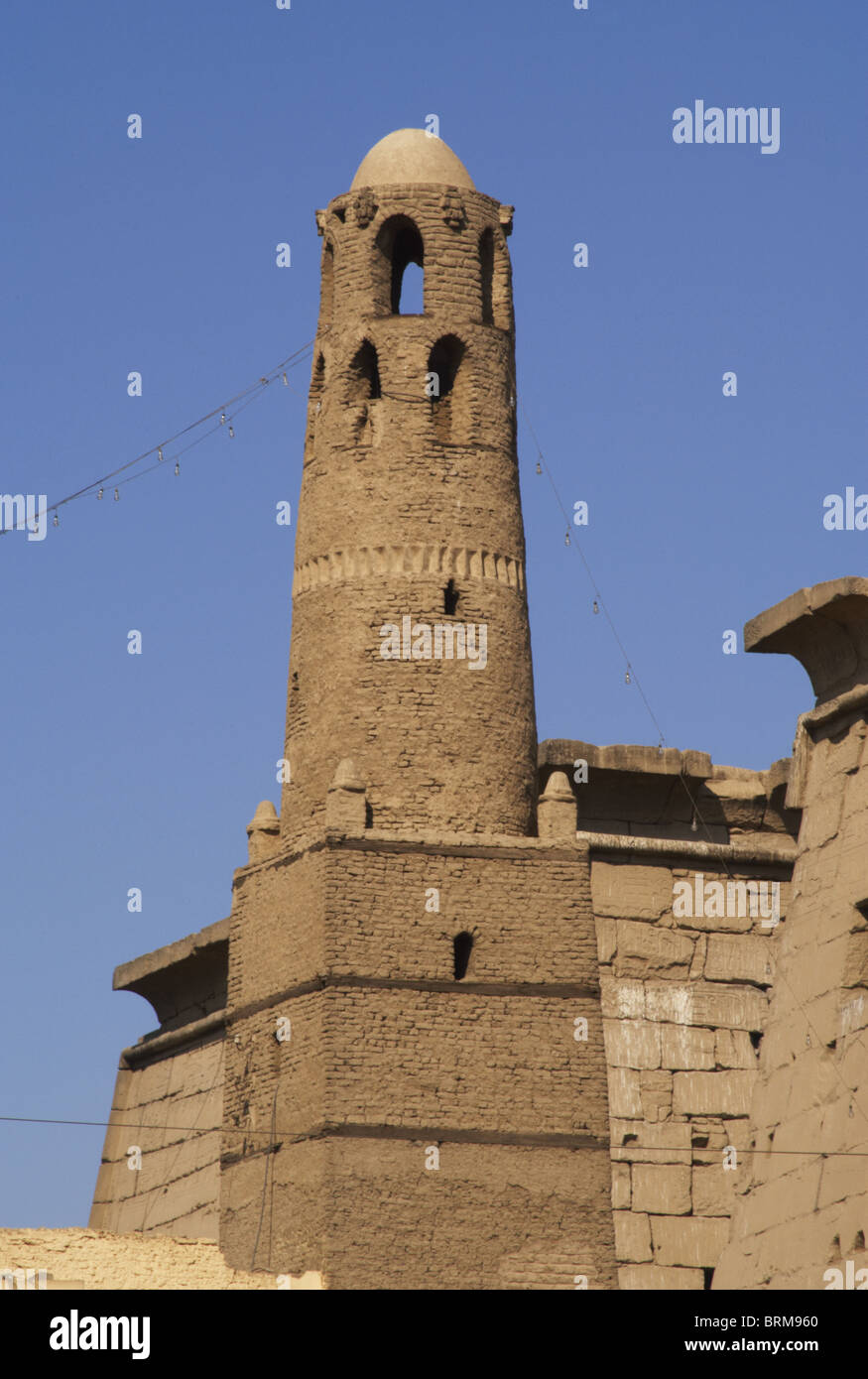 L'Égypte. Luxor. Mosquée d'Abou El-Haggag construit à l'intérieur du temple de Louxor pendant les Ayyubides sultans (13ème siècle). Banque D'Images