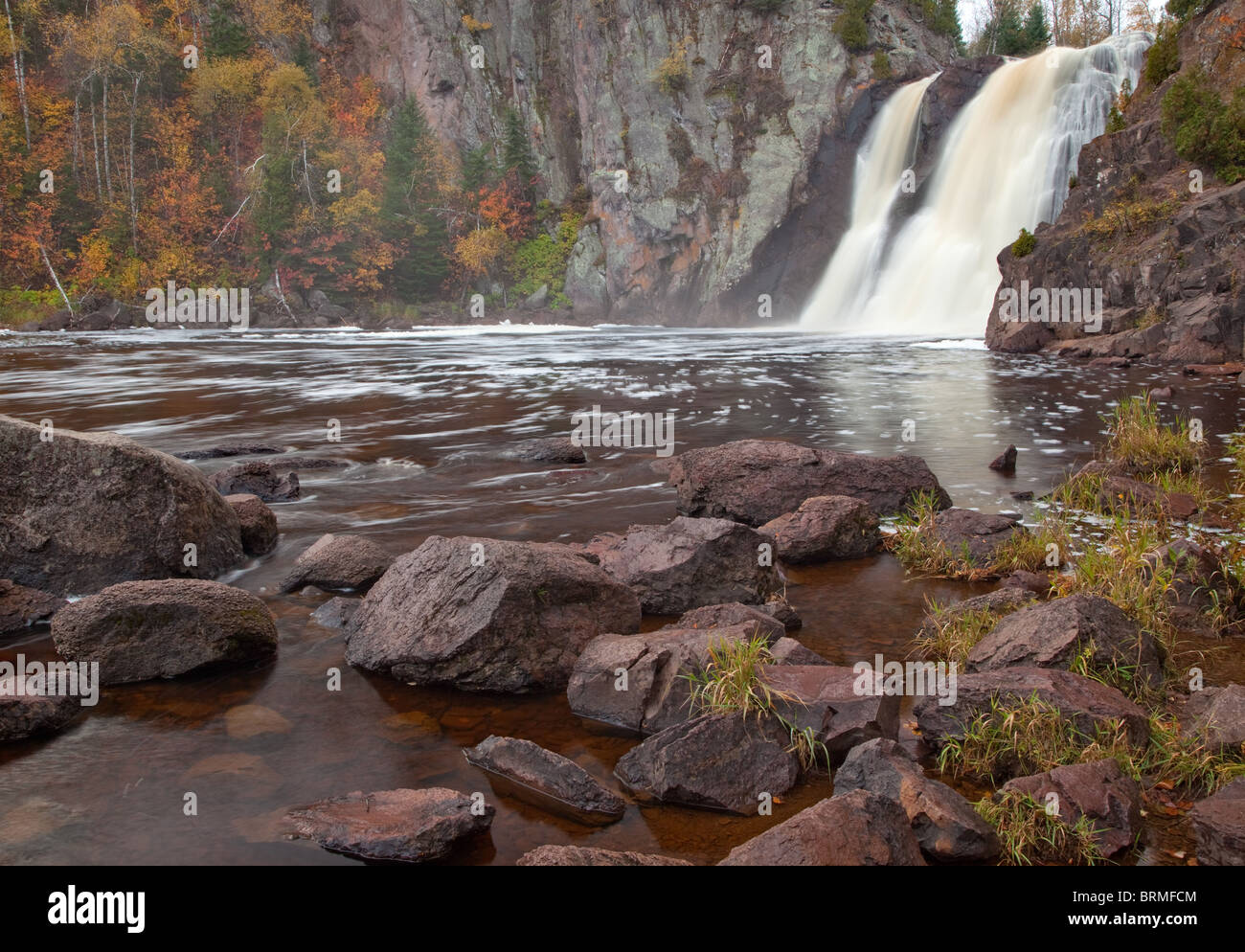 Le baptême de High Falls, rivière Tettegouche State Park, Minnesota Banque D'Images