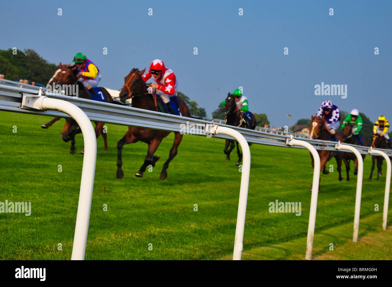 Courses hippiques à l'hippodrome célèbre d'Epsom Banque D'Images