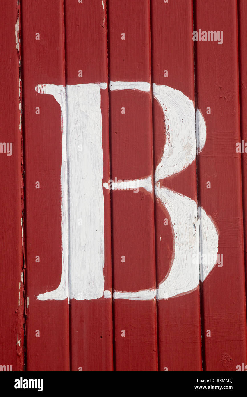 La lettre B, blanc sur rouge boards Banque D'Images