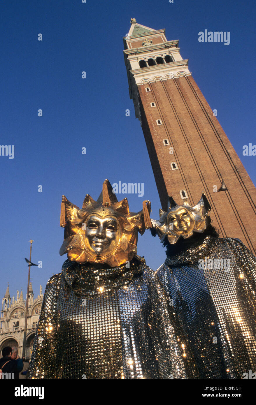 Masques de Venise sous la tour de San Marco - Venise Banque D'Images