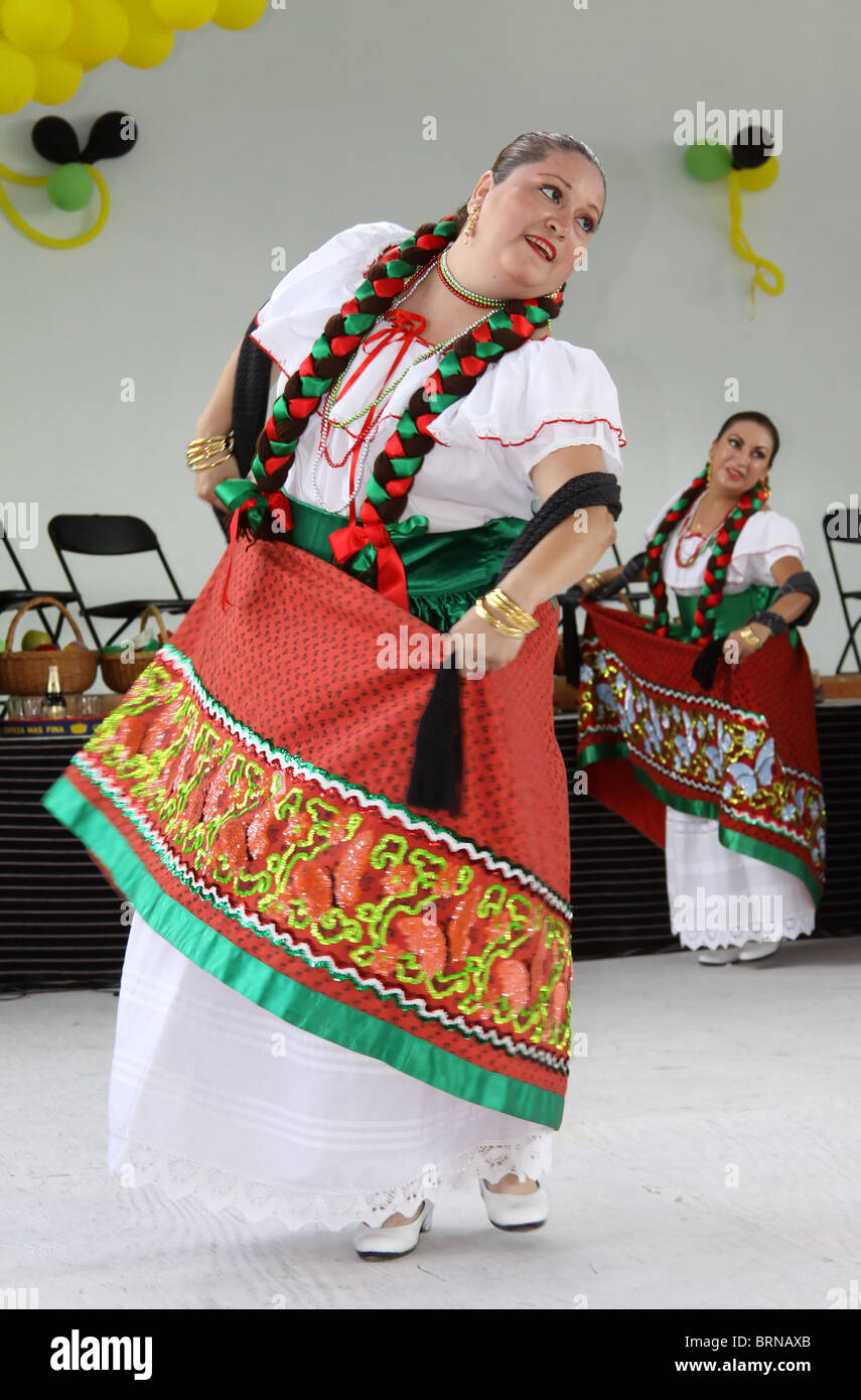 Danseuse mexicaine avec un costume traditionnel de Guanajuato Banque D'Images