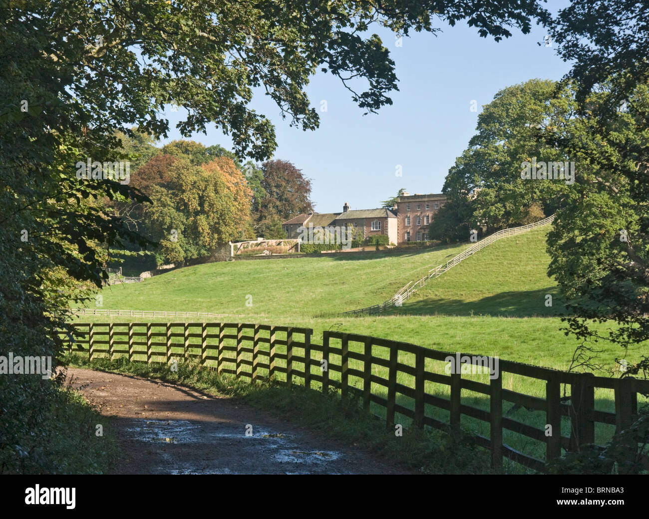 Près de Richmond d'Easby, North Yorkshire. Le sentier fait partie d'une marche de la circulaire d'Easby Richmond et à l'arrière. Banque D'Images