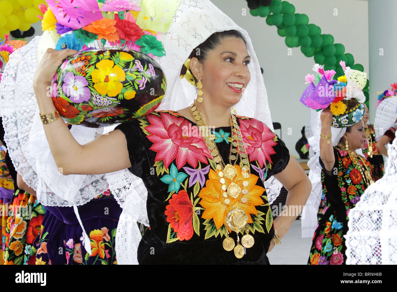 Danseur mexicain avec une belle robe de Oaxaca Banque D'Images
