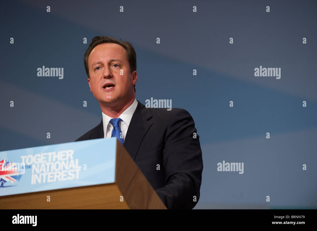 Le premier ministre David Cameron s'adresse aux délégués le quatrième jour de la conférence du parti conservateur à la CPI Birmingham Banque D'Images