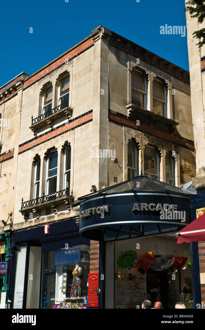 Dh Clifton BRISTOL CLIFTON VILLAGE Arcade Arcade commerciale ukVictorian building boutiques dans le village de Clifton 19e siècle Banque D'Images