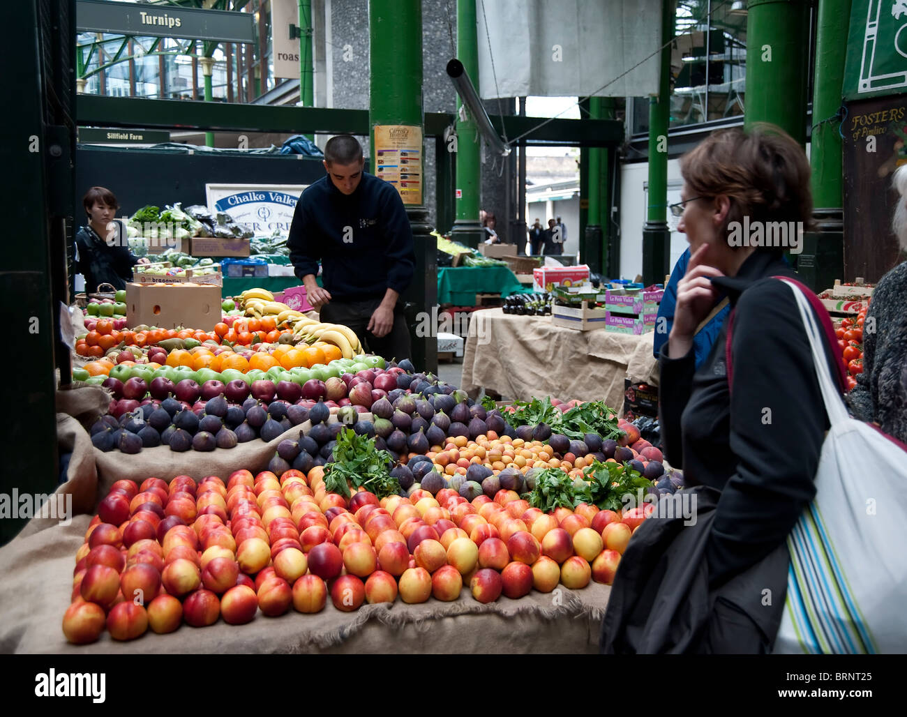 Londres, ROYAUME-UNI - OCTOBRE 2011 : le marché d'arrondissement, près du London Bridge l'un des plus grands et plus anciens marchés alimentaires de Londres Banque D'Images
