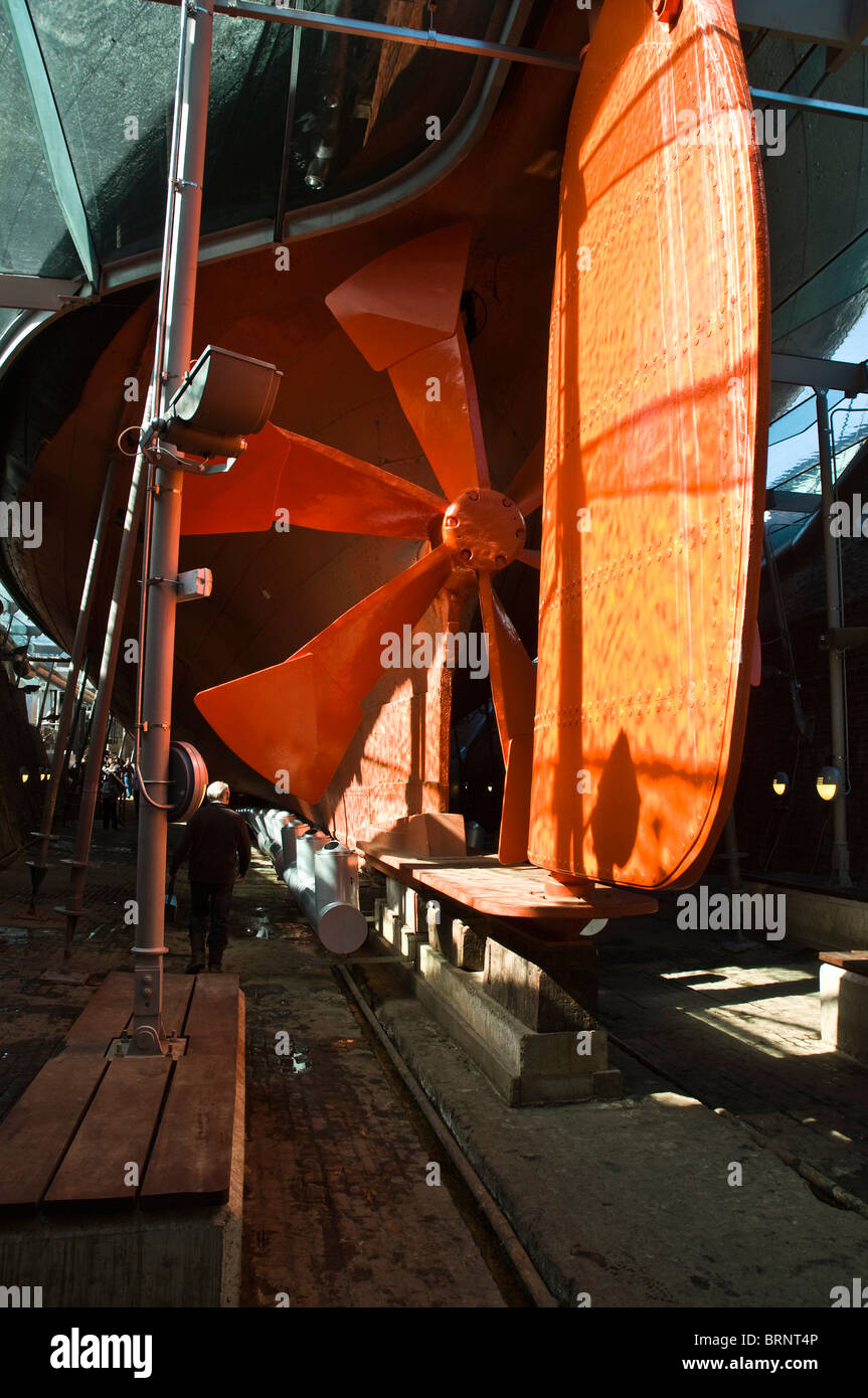 dh SS Grande-Bretagne BRISTOL DOCKS BRISTOL Steel Propeller et bateaux gouvernail parties d'une coque de navire Banque D'Images