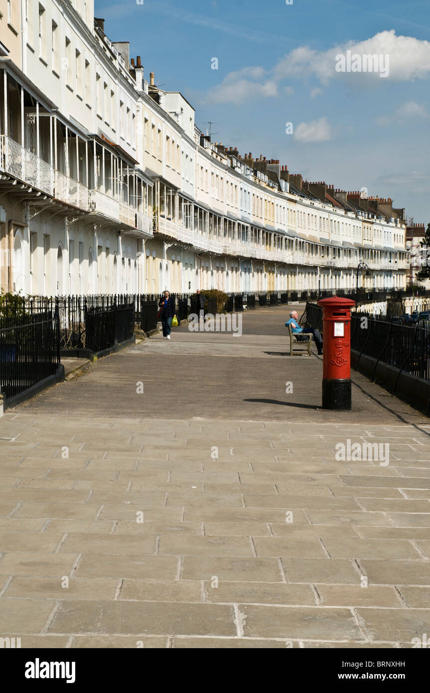 dh Royal York Crescent CLIFTON VILLAGE BRISTOL terrasse géorgienne Bristol Royal York Crescent abrite une propriété britannique en pillarbox Banque D'Images