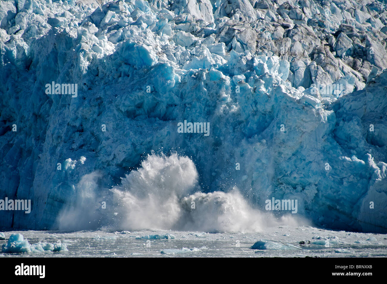 Chutes de glace du glacier Hubbard désenchantement Bay Le passage de l'intérieur de l'Alaska États-Unis Banque D'Images
