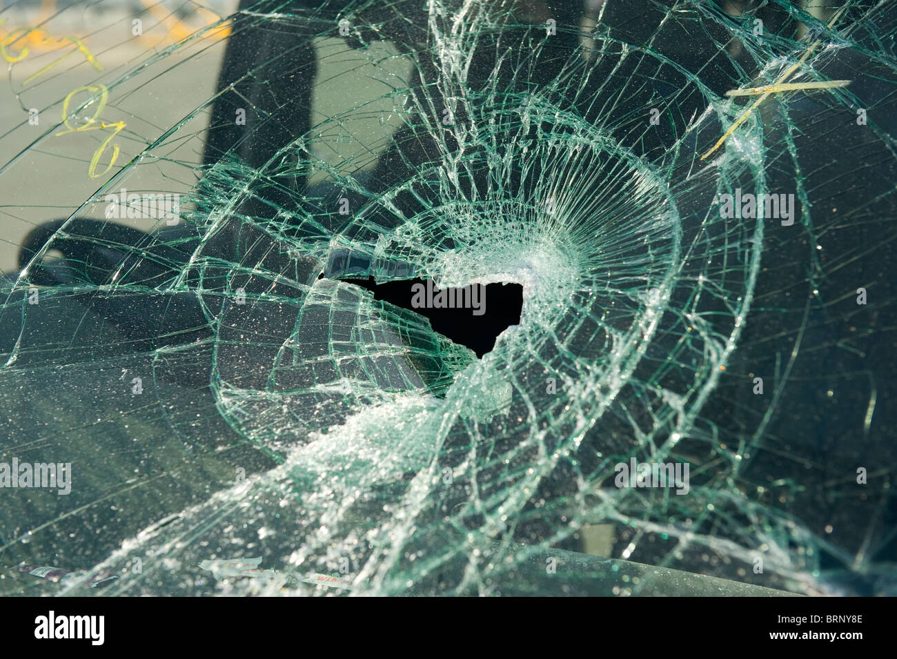 Pare-brise de la voiture défoncé Accident de la circulation piétonnière Banque D'Images