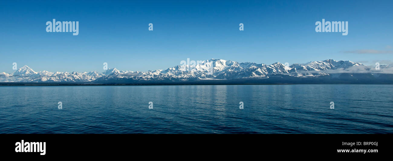 Vue panoramique Wrangell-Saint Elias désert avec Mt Logan de la baie de Yakutat Le passage de l'intérieur de l'Alaska États-Unis Banque D'Images