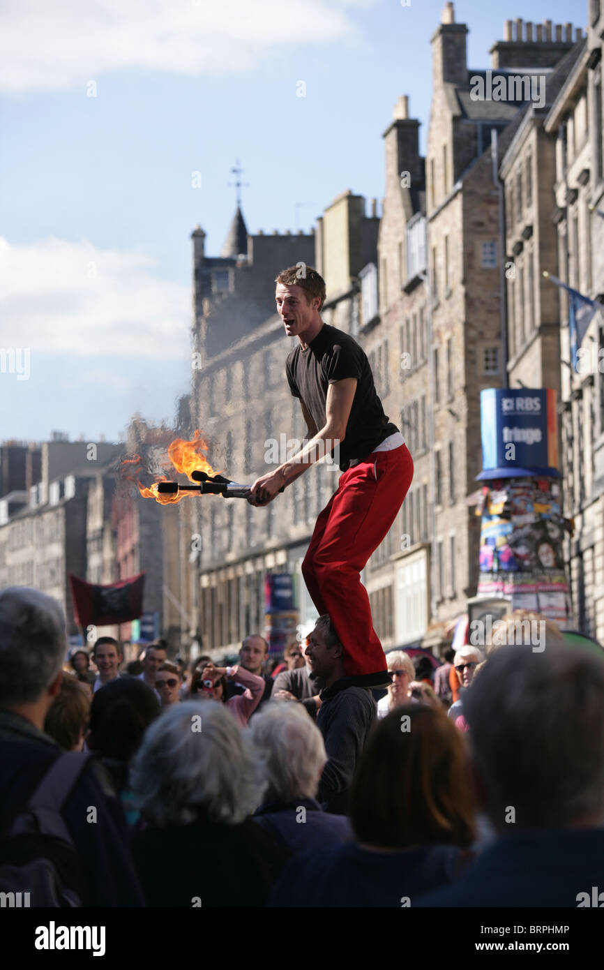 Artiste de rue sur le Royal Mile Edinburgh pendant le Festival. Banque D'Images