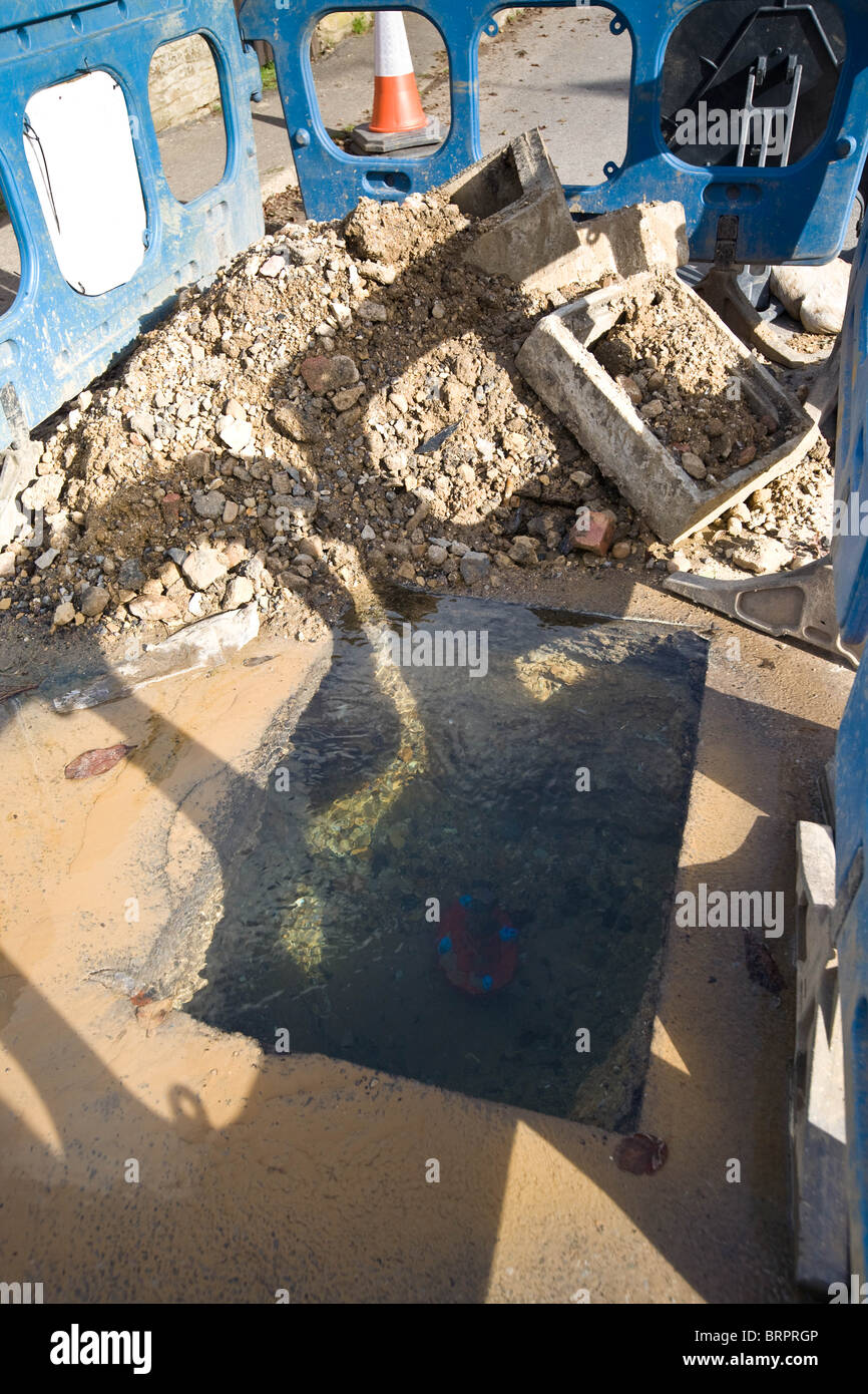 L'eau a éclaté dans un village-rue principale Banque D'Images