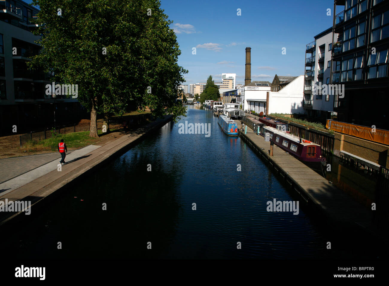 Voir le produit à partir du pont de la rue Market Bosworth le long du Regent's Canal à Hoxton, London, UK Banque D'Images