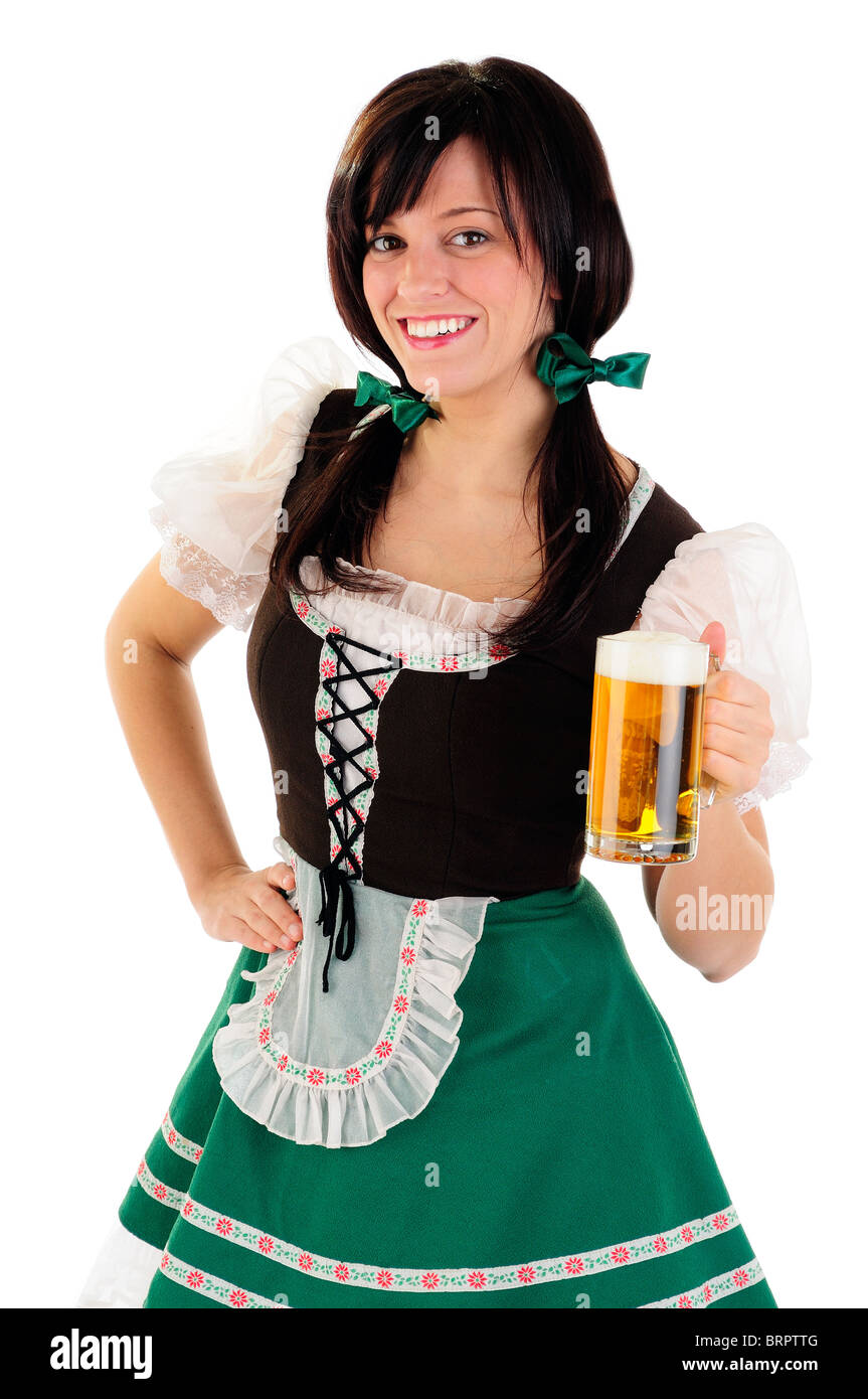 Belle femme portant un costume traditionnel pour St Patrick's Day et tenant une bière de l'Oktoberfest Banque D'Images
