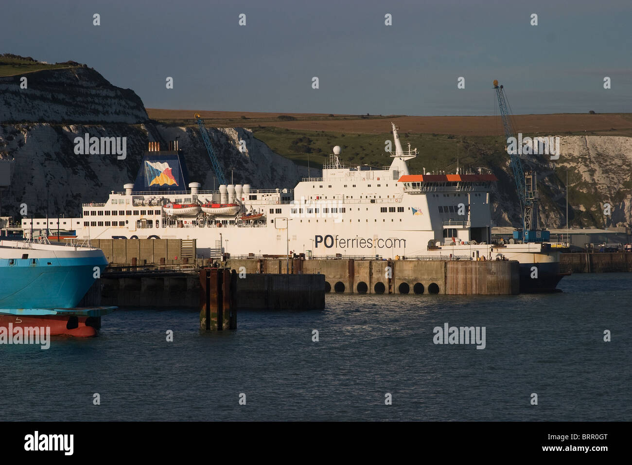 Roll on roll off ferry Amarré port Mer Douvres Banque D'Images
