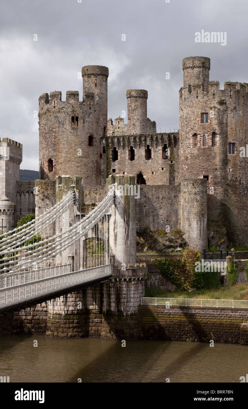 Royaume-uni, Pays de Galles, Gwynedd, Conway Castle, avec le pont de Telford Banque D'Images