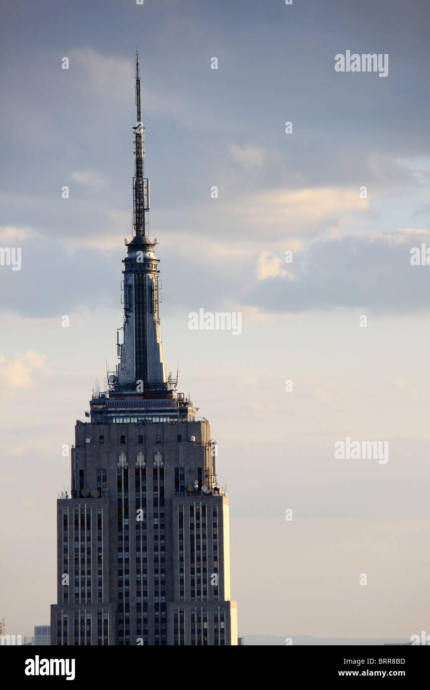 Vue sur l'Empire State Building de la Rockefeller Center, Manhattan, New York, USA Banque D'Images