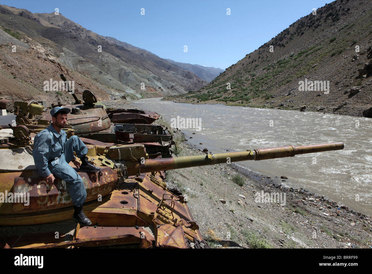 Des chars russes dans le champs de l'Afghanistan Banque D'Images