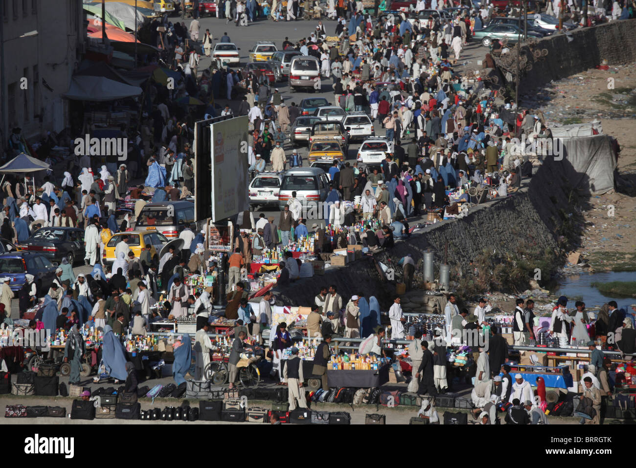 Foule sur un marché de Kaboul Banque D'Images