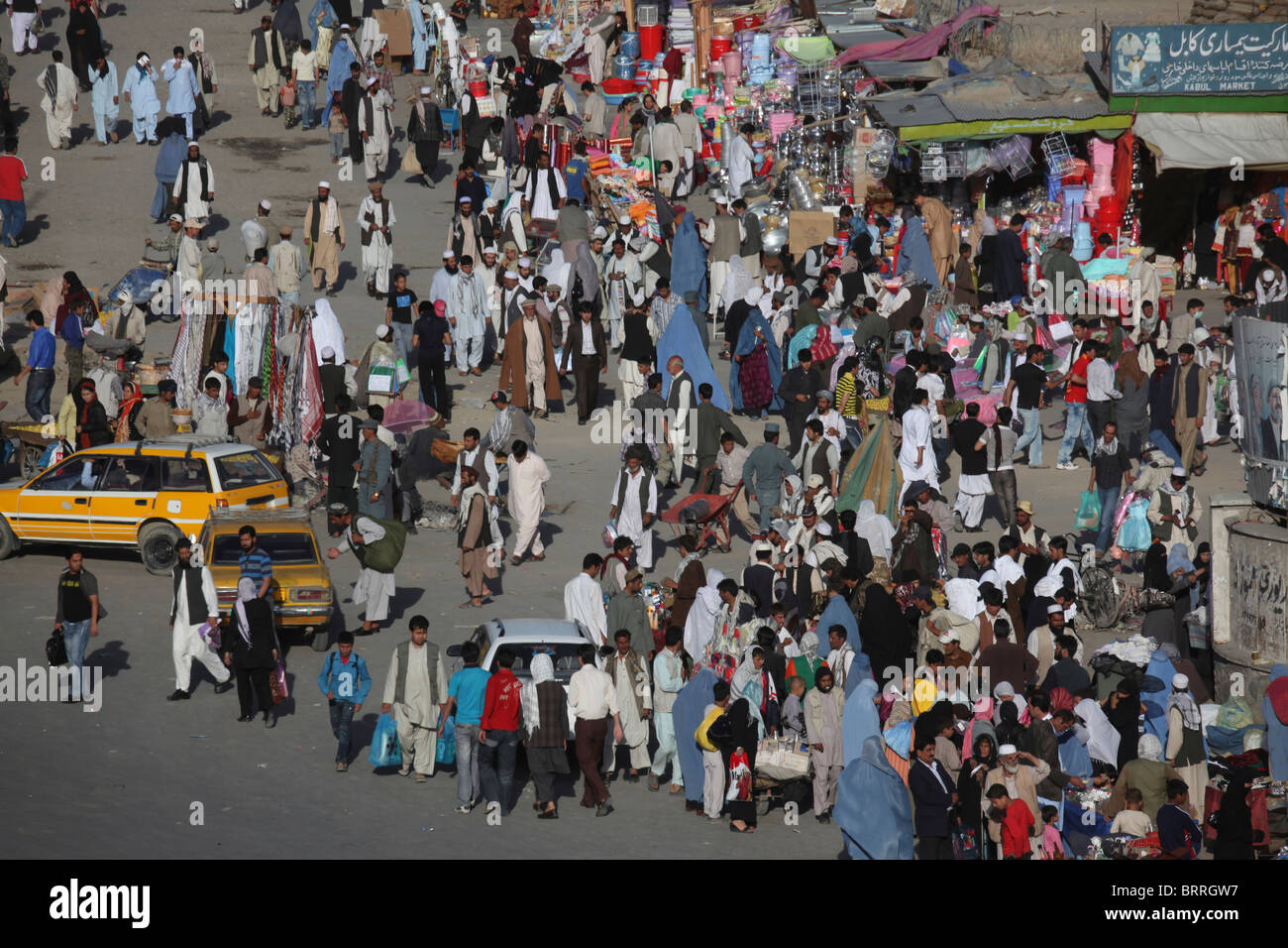 Foule sur un marché de Kaboul Banque D'Images