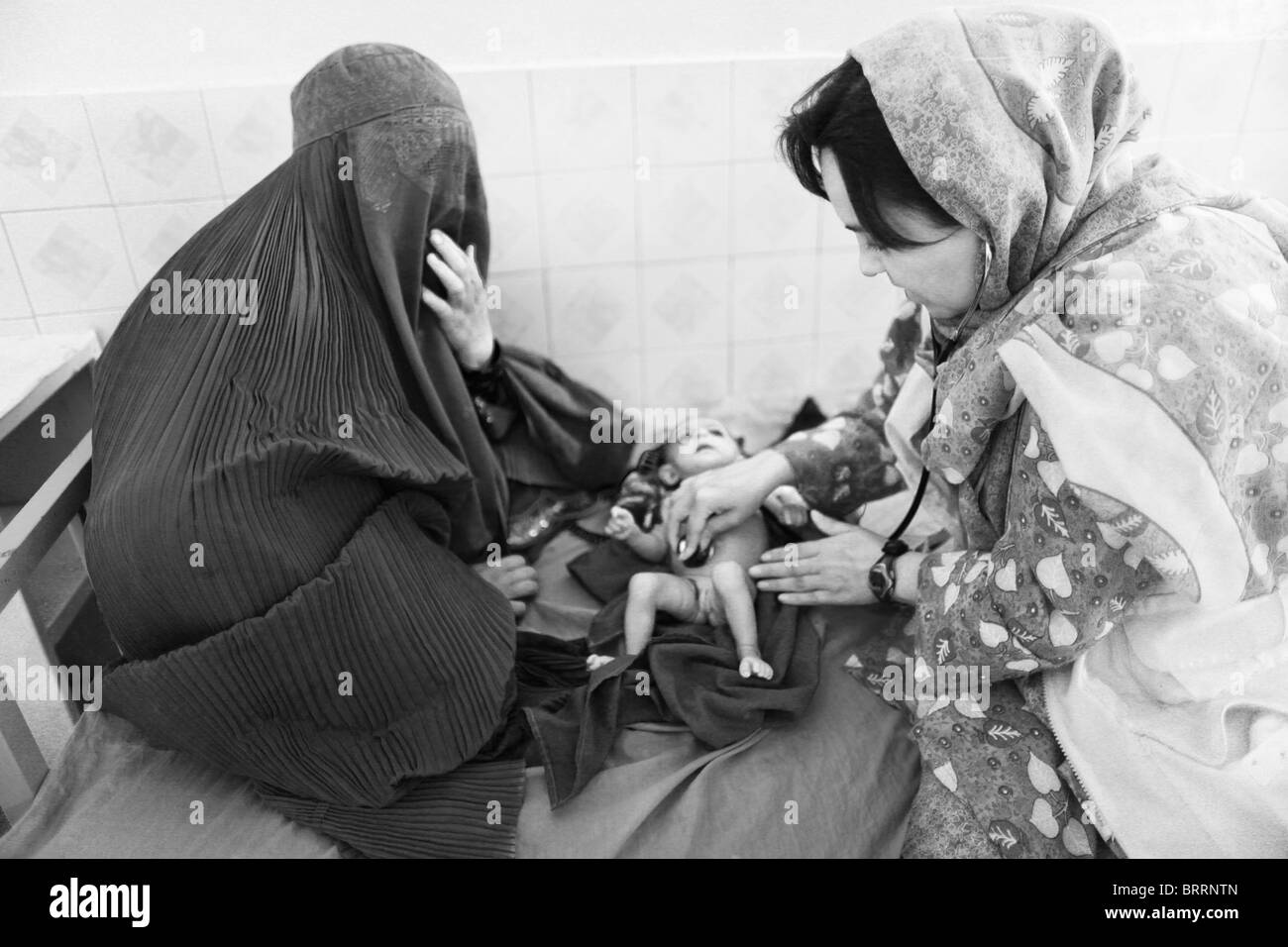 Service de pédiatrie d'un hôpital afghan Banque D'Images