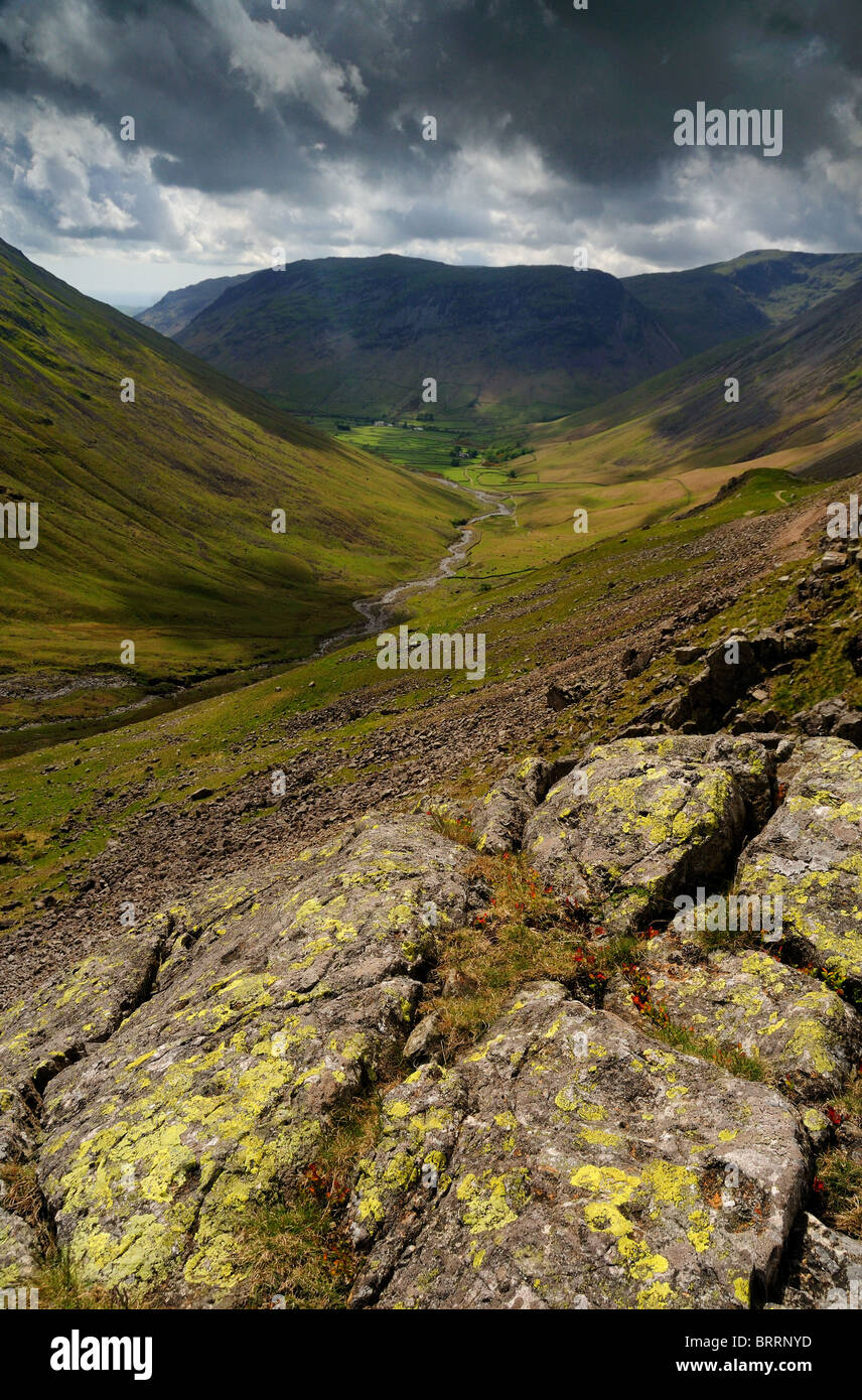 Vue depuis le bas pour Styhead Wasdale Head dans le Lake District Banque D'Images