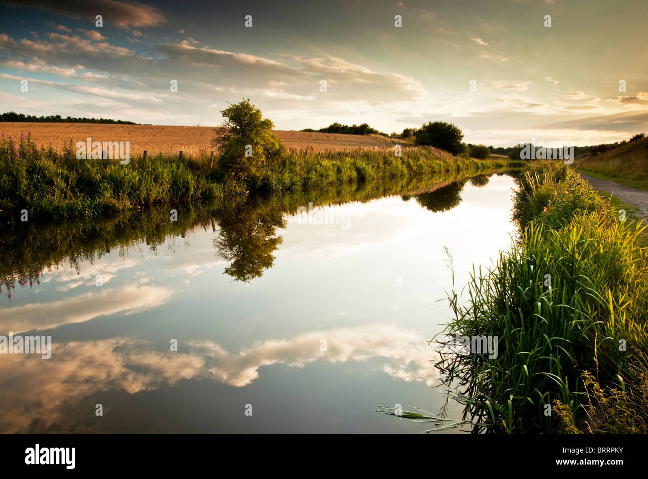 Coucher du soleil sur le canal Chesterfield Derbyshire en Angleterre East Midlands Banque D'Images