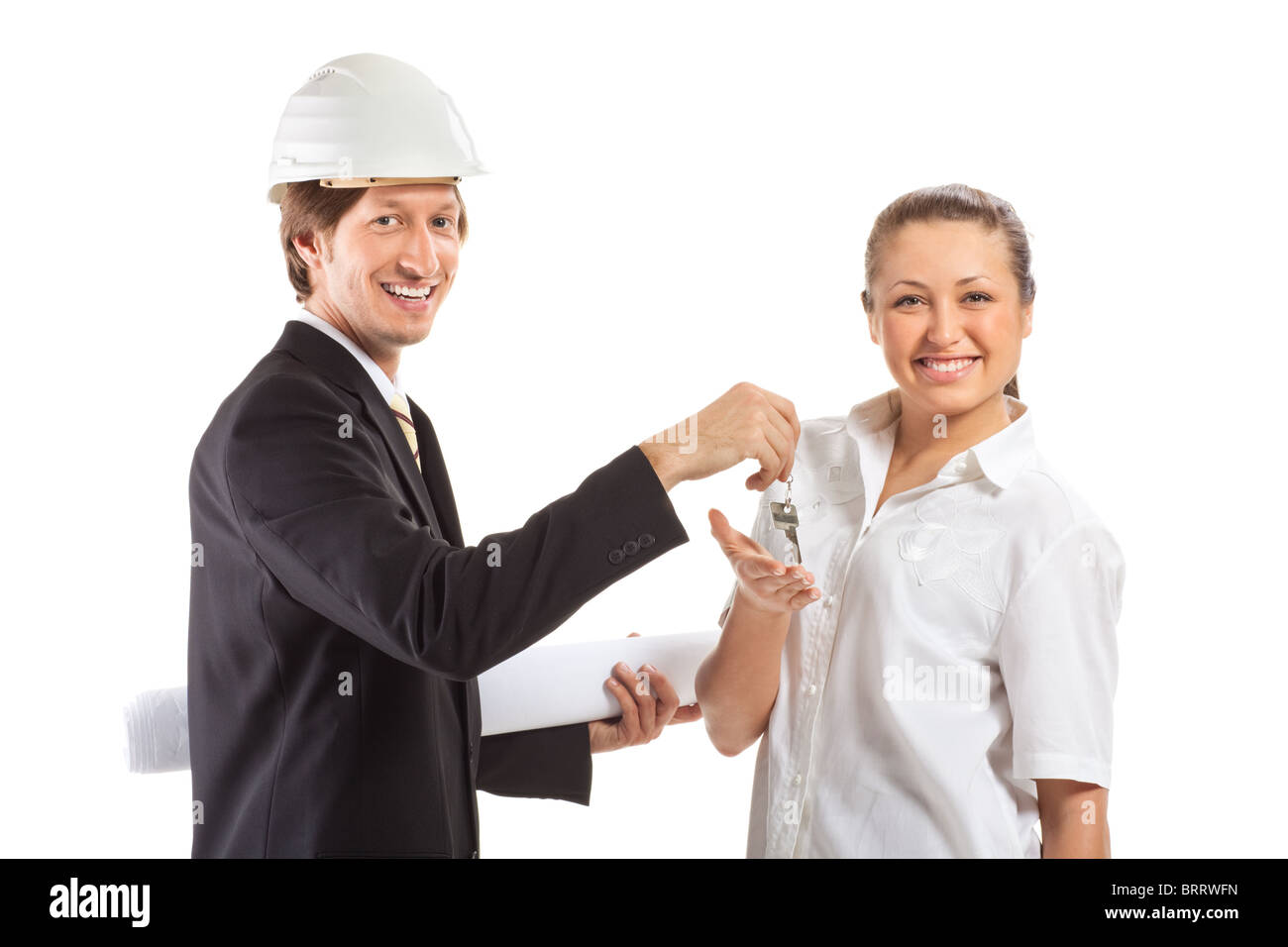 Un architecte portent un casque et collègue de travail d'examiner les bleus Banque D'Images