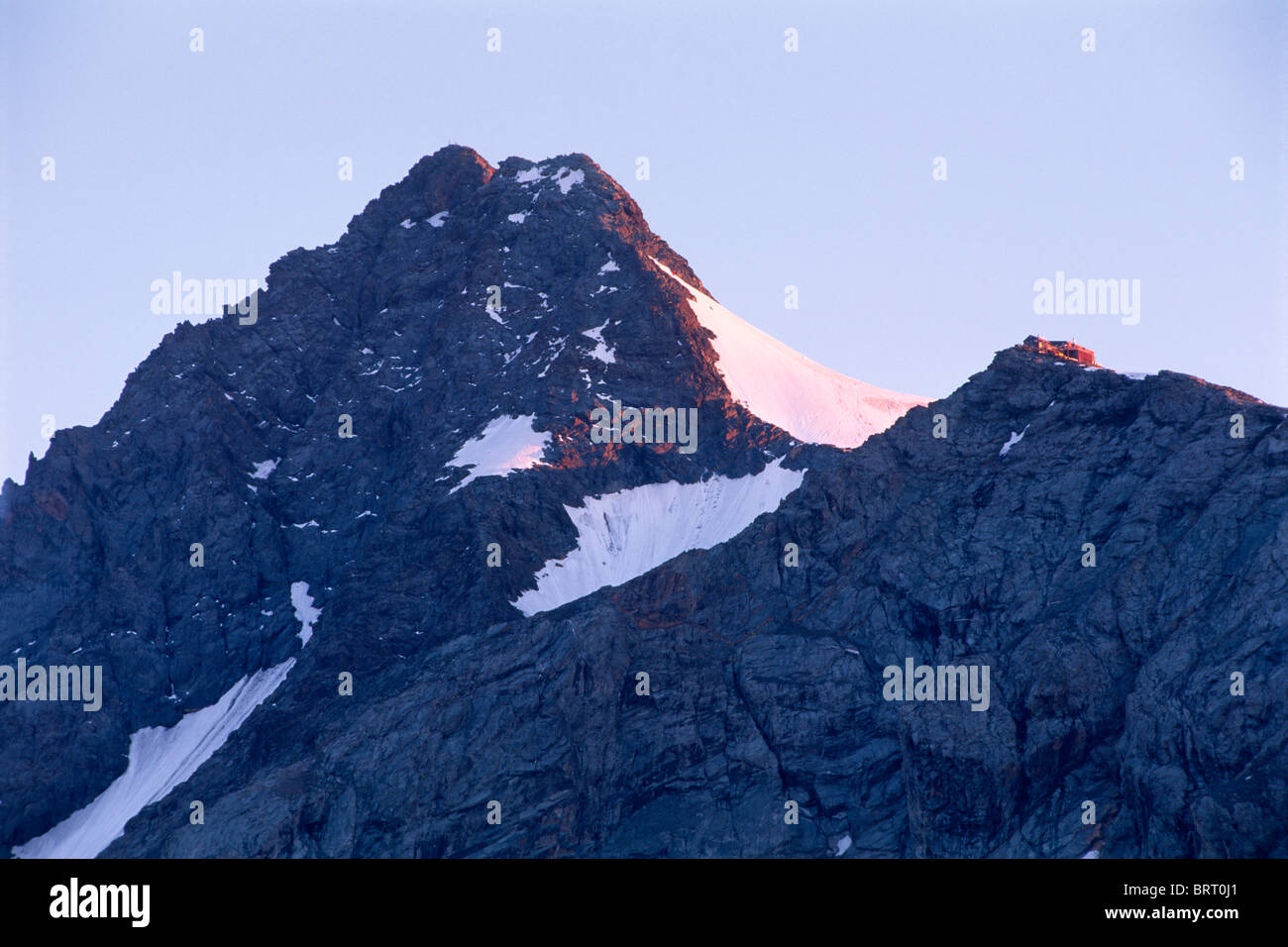 Le mont Grossglockner, Adlersruh refuge de montagne à l'avant, le Parc National du Hohe Tauern, le Tyrol, Autriche, Europe Banque D'Images