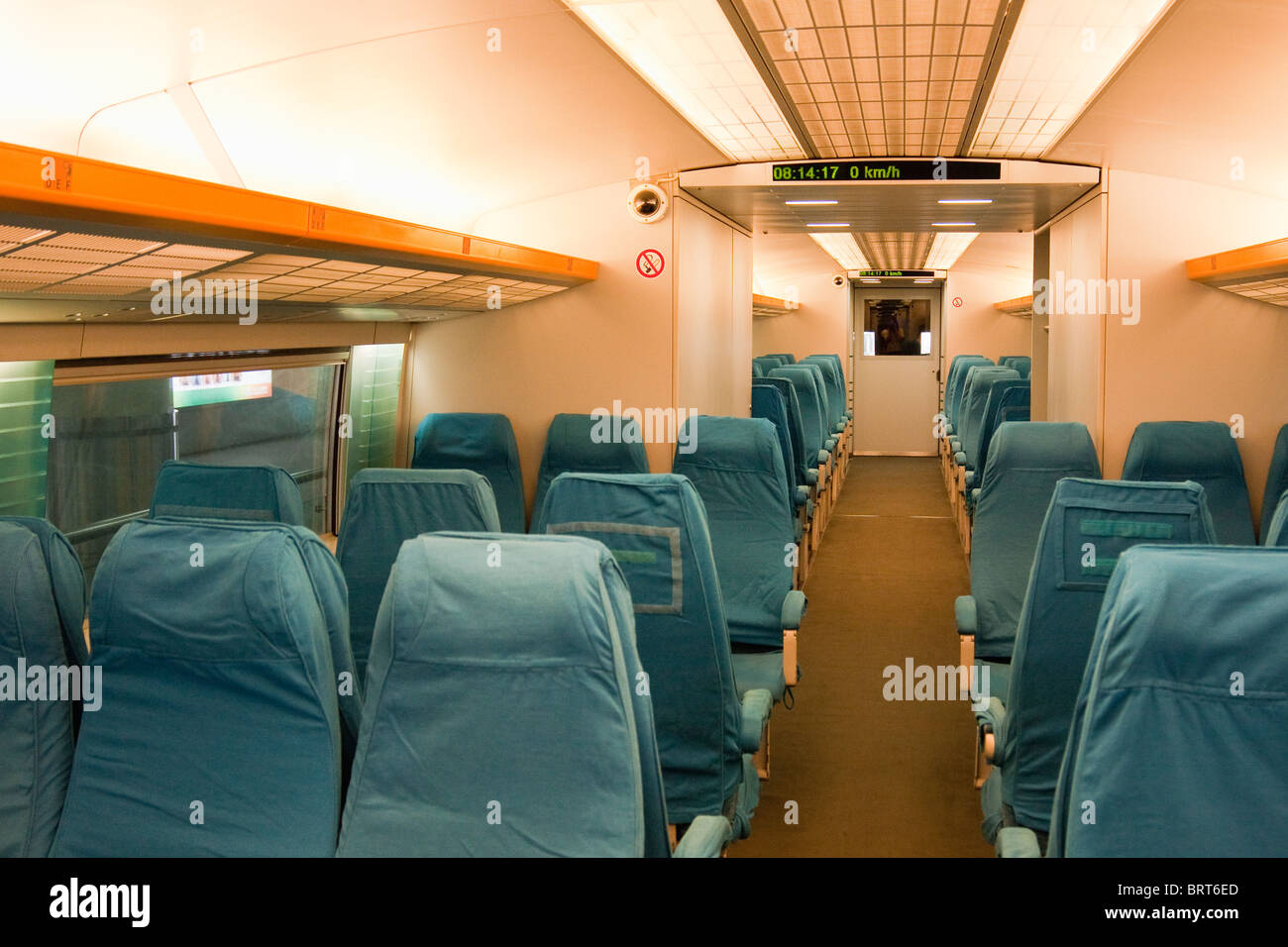 Intérieur de la gare maglev qui relie la ville de Shanghai avec l'aéroport. Banque D'Images