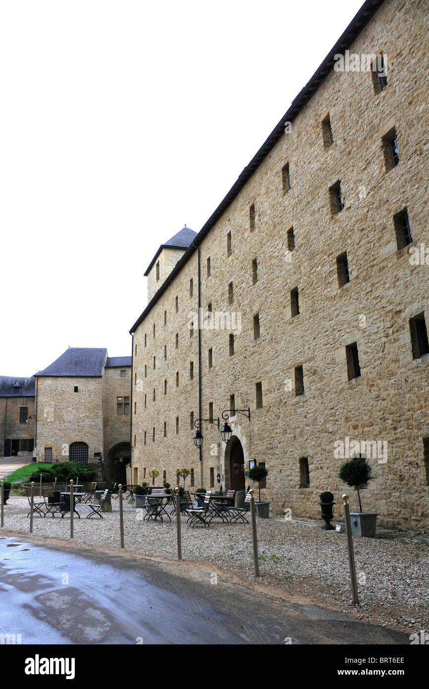 Le Château de Sedan est un château situé à Sedan, sur la Meuse dans le département des Ardennes et la France. Banque D'Images