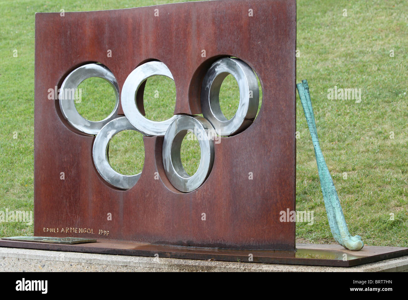 Anneaux olympiques, bâton de hockey au Musée Olympique, Lausanne, Suisse Banque D'Images