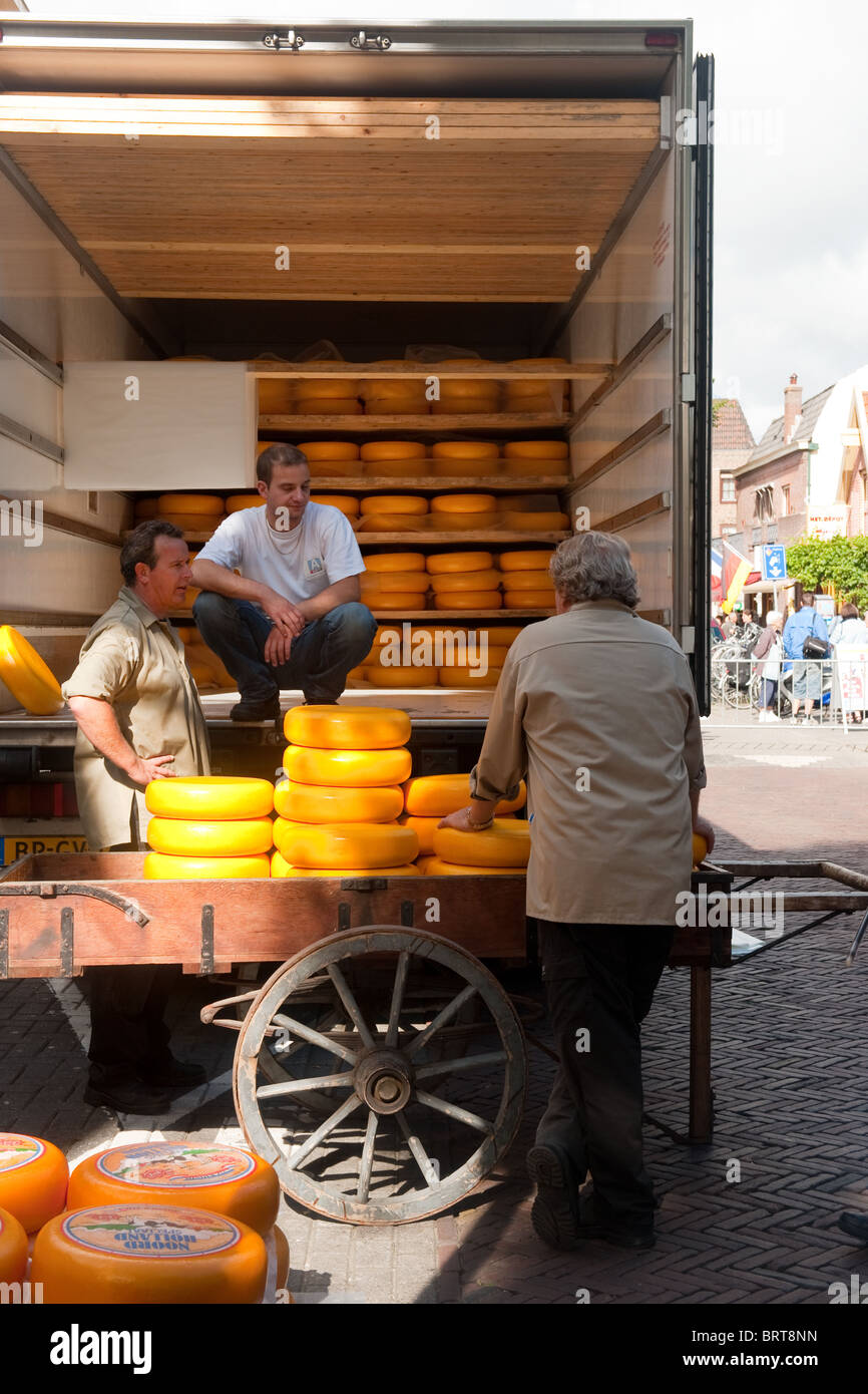 Après le marché aux fromages d'Alkmaar Banque D'Images