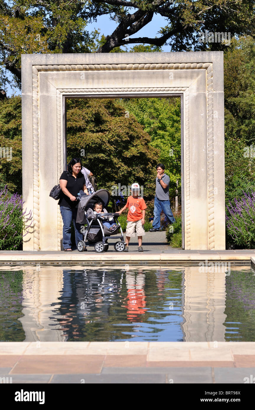 'Sculpture' du châssis à l'Arboretum de Dallas, Texas, USA Banque D'Images