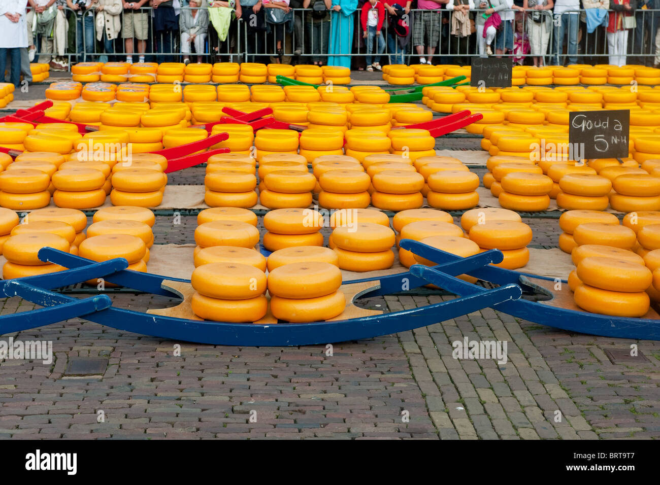 De nombreux fromages au marché au fromage Alkmaar Banque D'Images