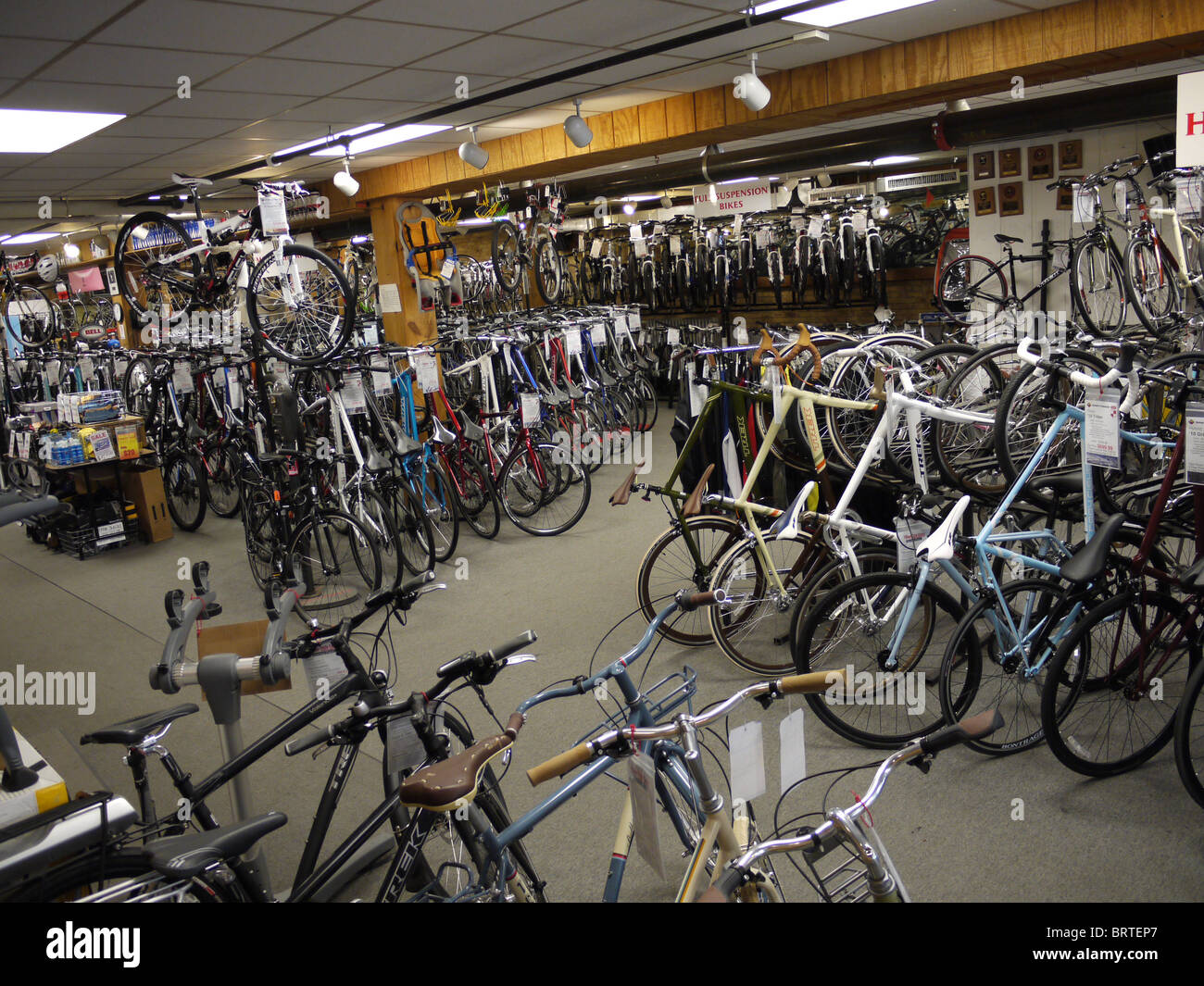 L'intérieur magasin de vélos Banque D'Images