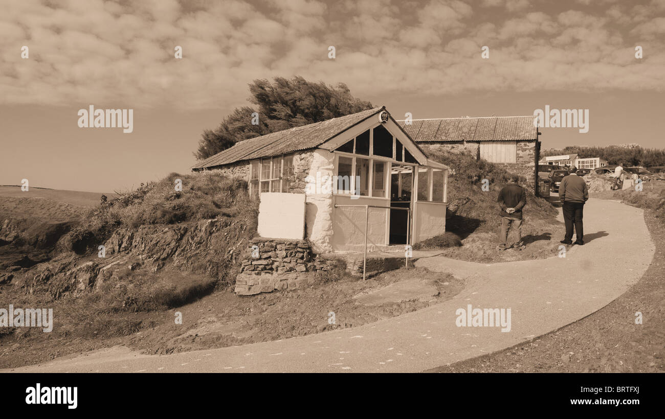 Une photo sépia d'un bâtiment sur le point sur les lézards Cornwall Banque D'Images