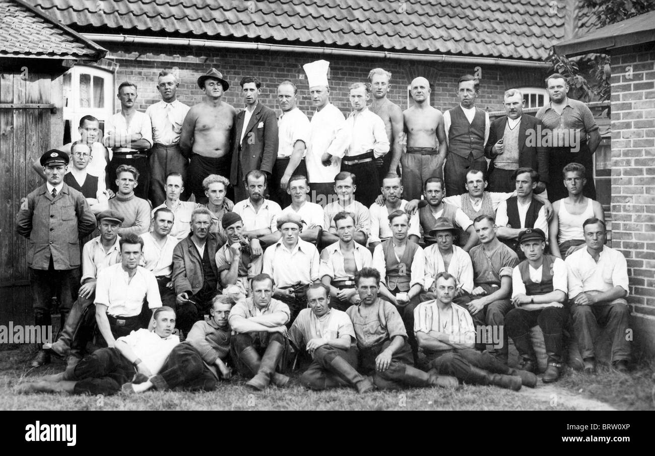 Groupe d'hommes avec un chef, la photographie historique, autour de 1929 Banque D'Images