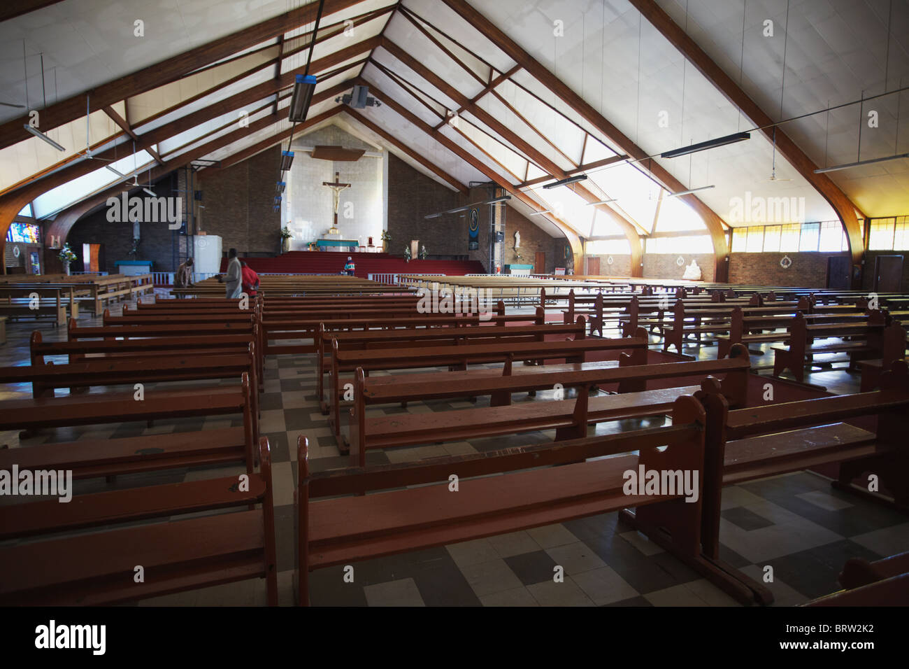 Intérieur de l'Église catholique Regina Mundi (scène de soulèvement de Soweto), Soweto, Johannesburg, Gauteng, Afrique du Sud Banque D'Images