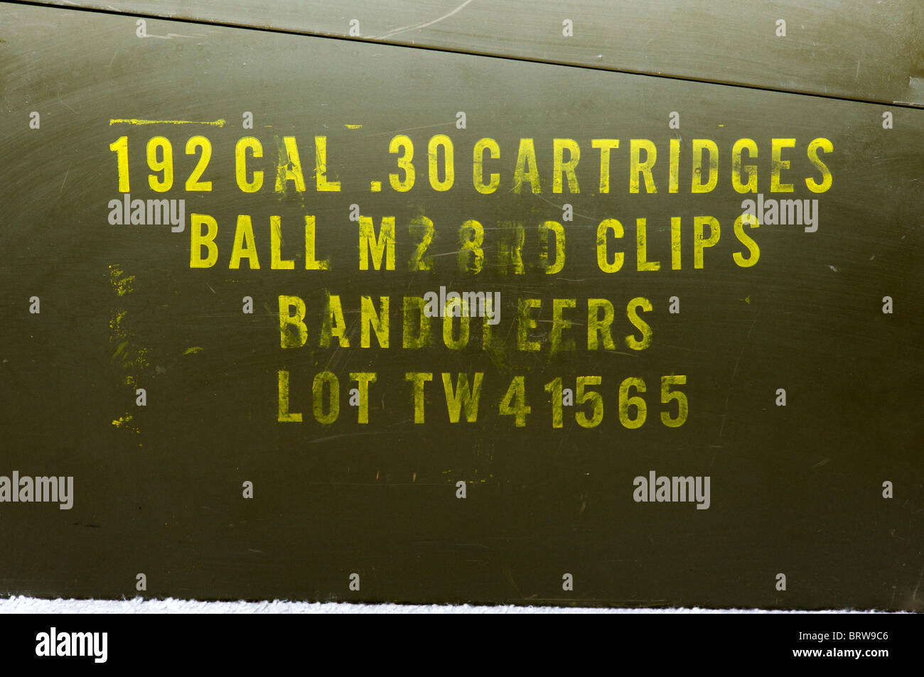 Cartouche Cal .30 fort, vert militaire avec lettrage jaune Banque D'Images