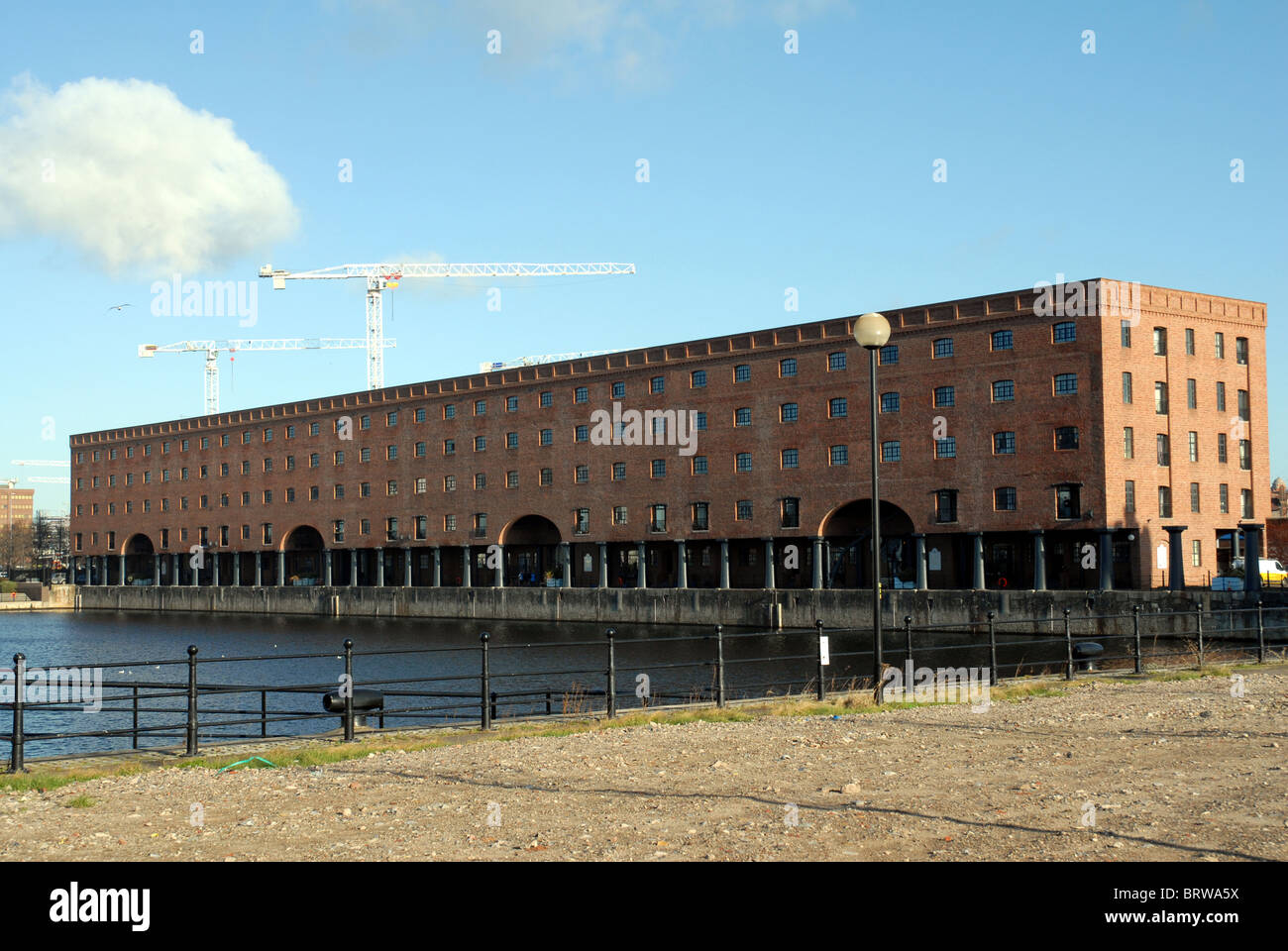 Wapping Quay Warehouse a été construit en 1856 par le même architecte Jesse Hartley, comme Albert à proximité des quais, Liverpool, Angleterre, Royaume-Uni Banque D'Images