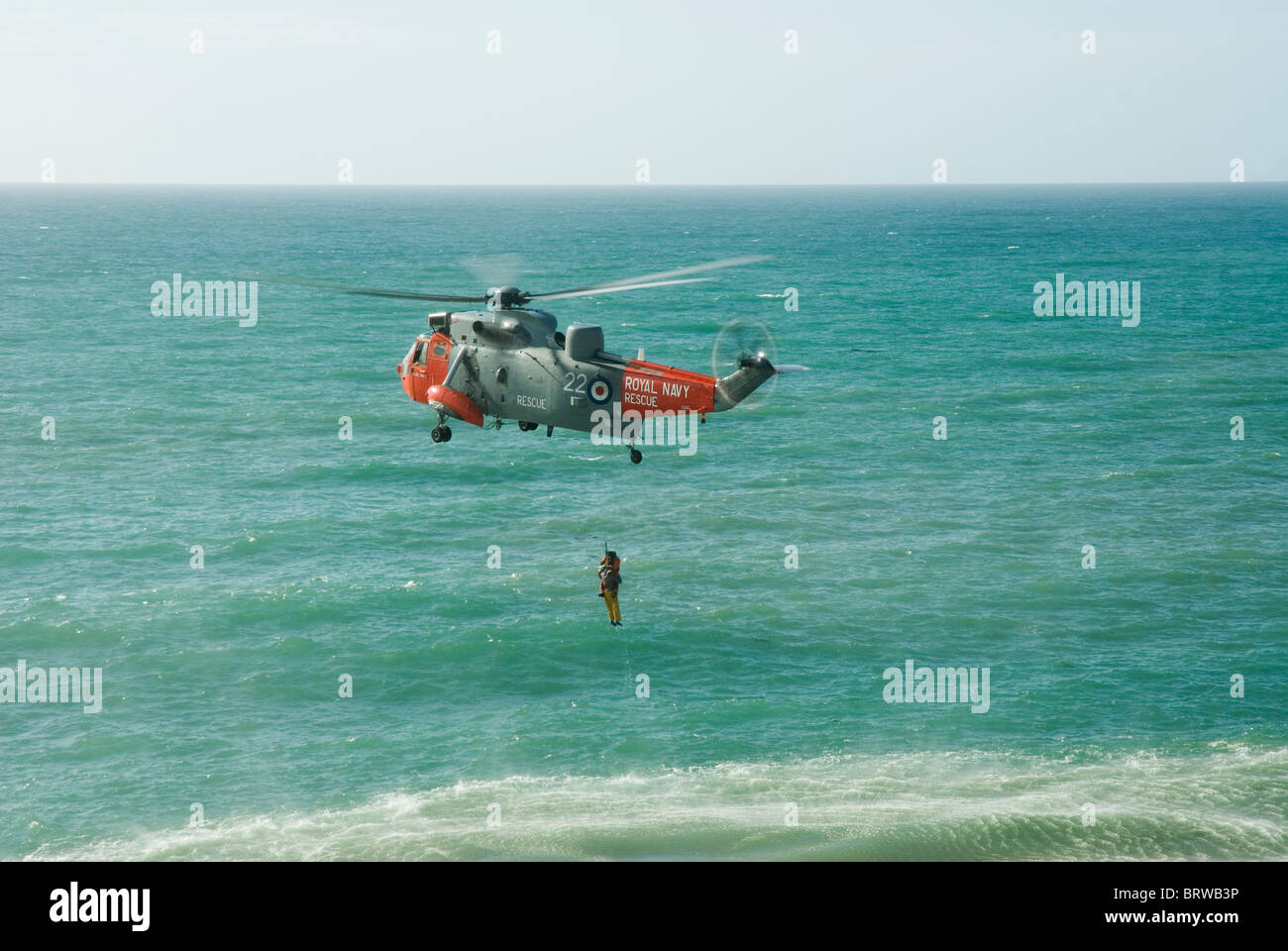 Sauvetage par hélicoptère d'un pêcheur. Banque D'Images