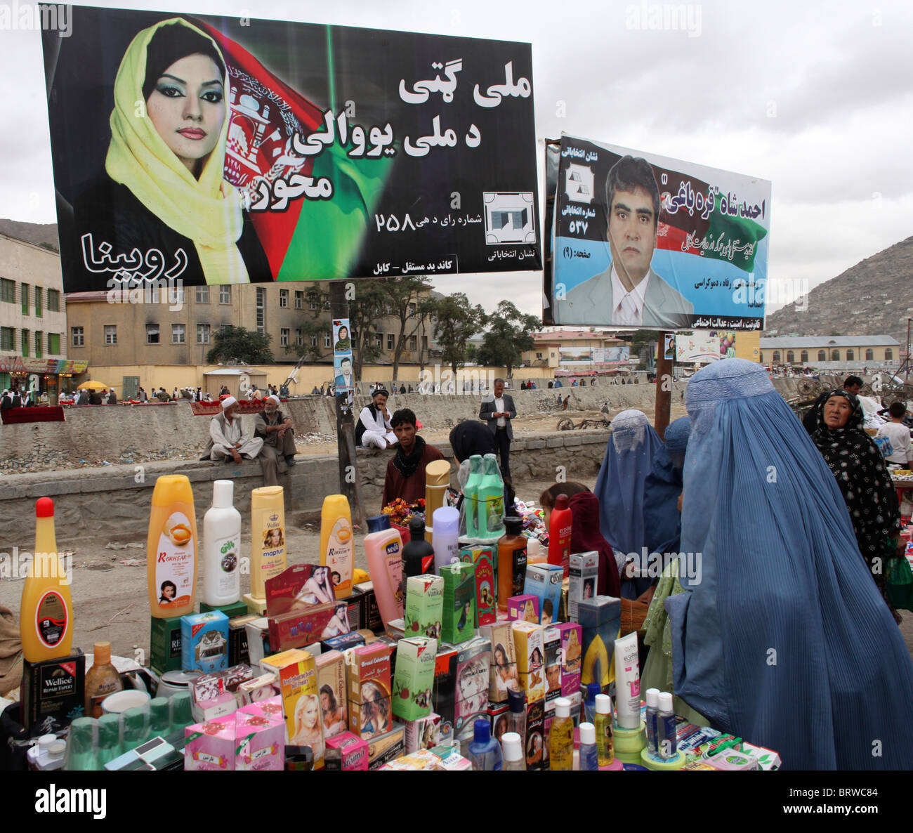 Des affiches pour les élections parlementaires (septembre 2010) à Kaboul Banque D'Images