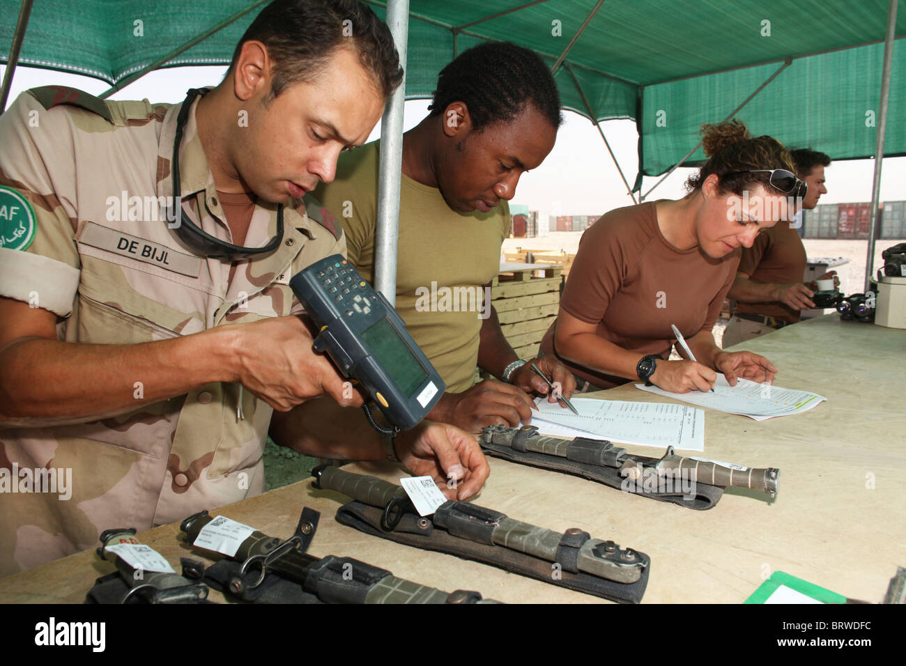 Les soldats néerlandais laissant Uruazgan (1 août 2010) Banque D'Images