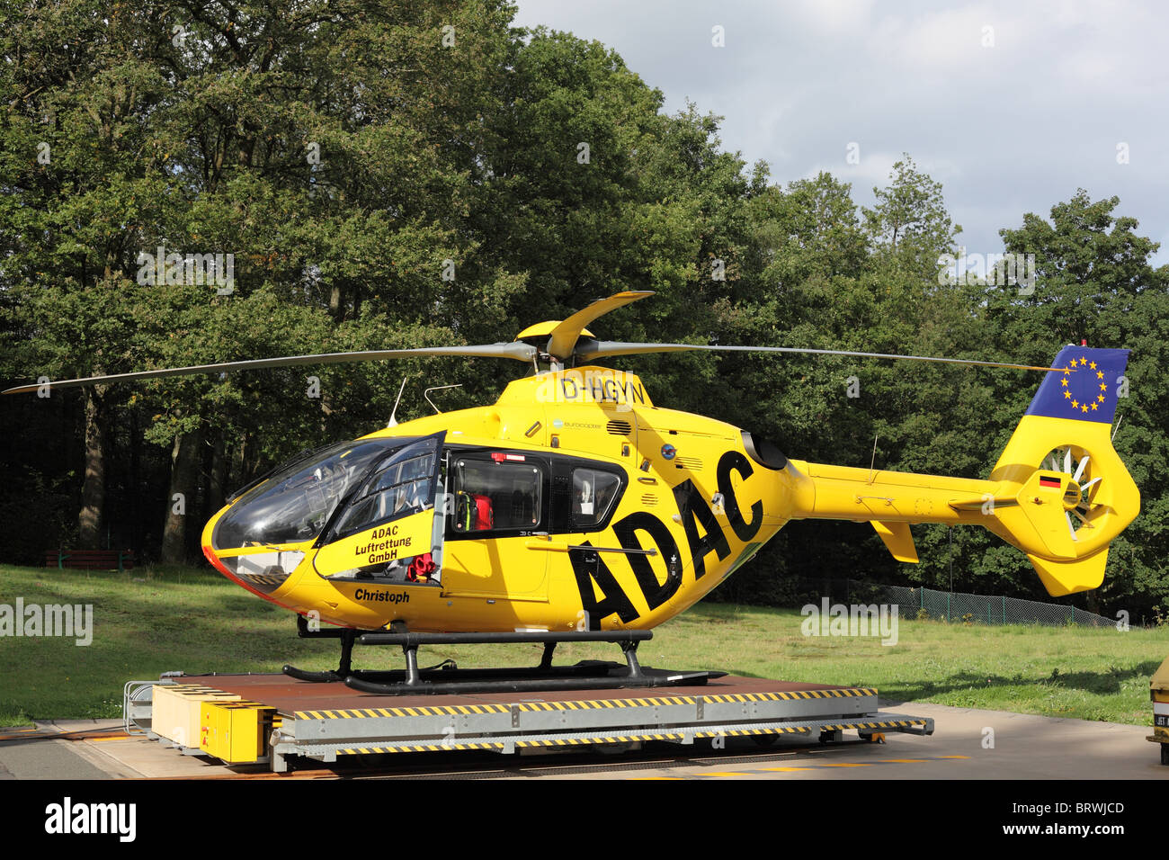 L'air de l'ADAC de sauvetage par hélicoptère. L'ADAC (Allgemeiner Deutscher Automobil-Club e.V.) est l'Allemagne et l'Europe du plus grand club automobile. Banque D'Images