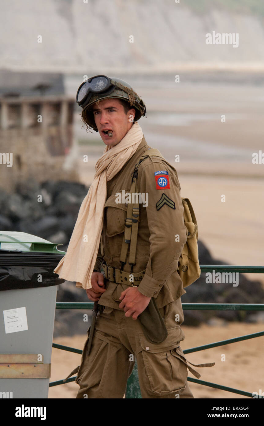 France Normandie Arromanches 66e Anniversaire De D Day Jeune Homme En Tenue De Caporal Vintage De La nd Us Airborne Division Photo Stock Alamy