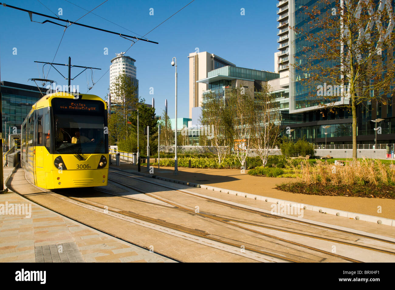 M5000 tramway FLEXITY Swift près de la station de Metrolink à MediaCityUK, Salford Quays, Manchester, Angleterre, Royaume-Uni. Banque D'Images