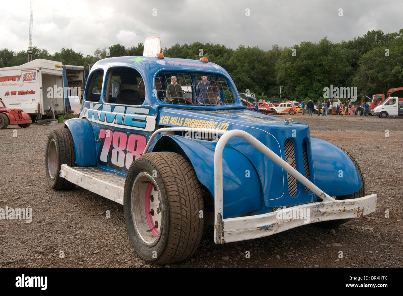 Stock cars nain dans les fosses avant une course Banque D'Images
